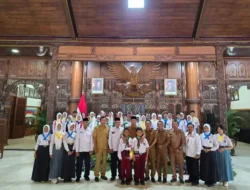 Bupati Tulungagung Lepas Kontingen PMR ke Jumbara Jatim X 2025, Titip Pesan Jaga Nama Baik Daerah