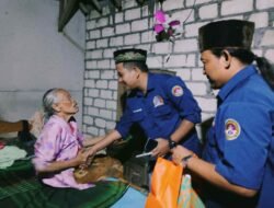 Sentuhan Kasih di Ngadiluhur: AWPI Bojonegoro Antar Langsung Santunan ke Pintu Rumah Lansia