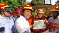 Laju Pemulihan Jalur Trenggalek-Ponorogo: Wagub Jatim Pantau Evakuasi Longsor Desa Nglinggis
