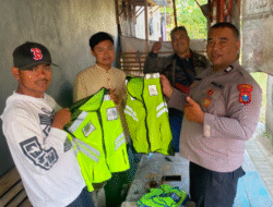 Giat Binmas Polsek Bandung: Pererat Sinergi, Serahkan Rompi Keselamatan Bagi Relawan Lalu Lintas