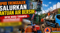 Pemkab Trenggalek melaluiBPBDtrenggalek Droping AitBrersih di 50desakurangi dampak kekeringan